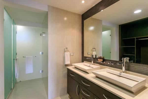 Luxury Condos at Mareazul Beachfront Complex with Resort-Style Amenities!