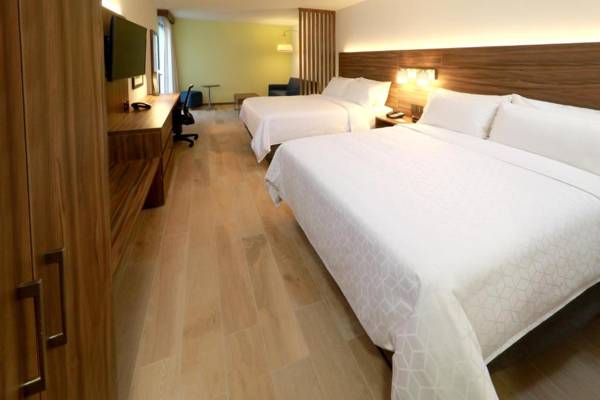Holiday Inn Express & Suites - Playa del Carmen an IHG Hotel