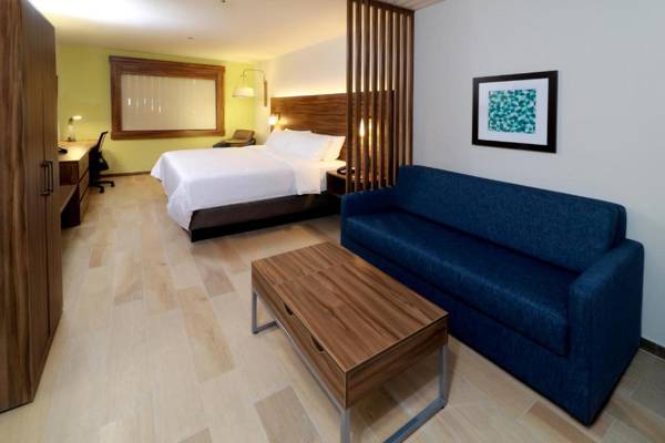 Holiday Inn Express & Suites - Playa del Carmen an IHG Hotel