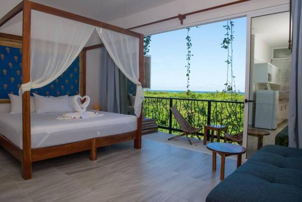 Oceanview Luxury Suite Steps from Quinta Avenida Balcony Infinity pool HMoon