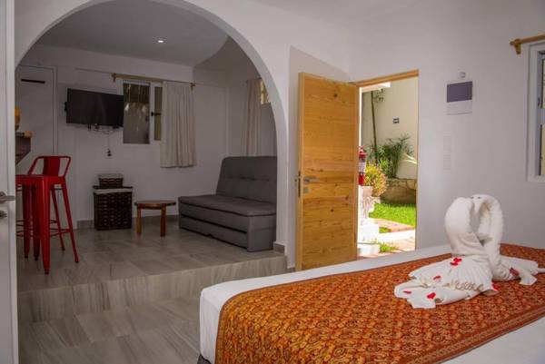 1BTH 1BDR Suite Rooftop Infinity pool Beach Club Access