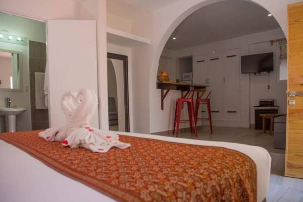 1BTH 1BDR Suite Rooftop Infinity pool Beach Club Access