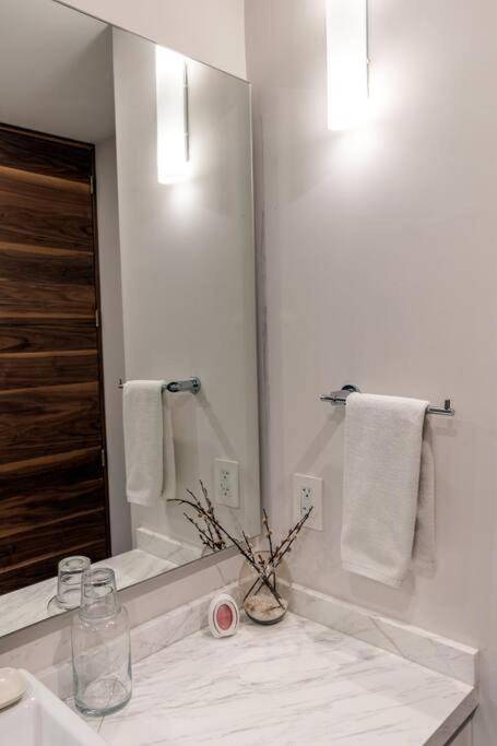 G104N TIFFANY Luxury 2 bdr condo WALKING TO THE BEACH