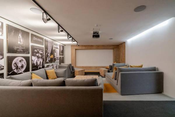 G104N TIFFANY Luxury 2 bdr condo WALKING TO THE BEACH