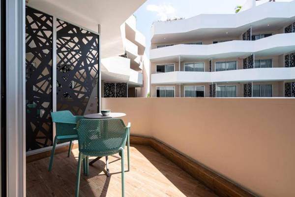 G214N Paulina Luxury Condo.Downtown 5 min from the beach