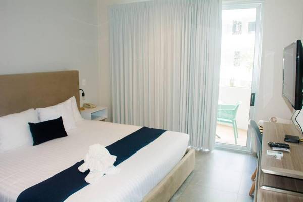 G214N Paulina Luxury Condo.Downtown 5 min from the beach