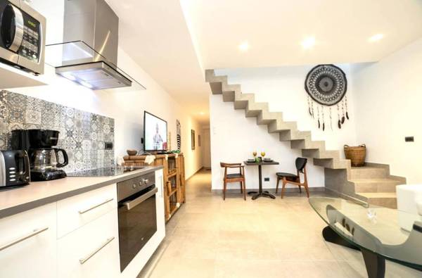 Beautiful Penthouse for 2 with Private Patio 2 Bikes included and Pool!