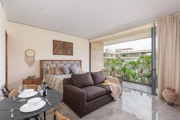 Unique Studio in a private complex with a great pool and gym