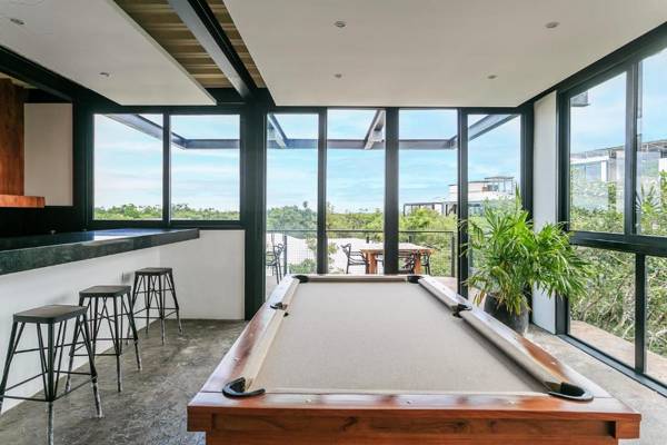 3 Story Home with Private Roof Pool and Tropical Views