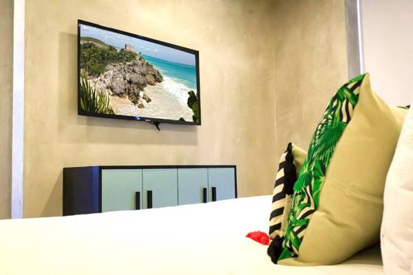 New One Br Apartment for Up To 4 Grill Pool At the common Rooftop