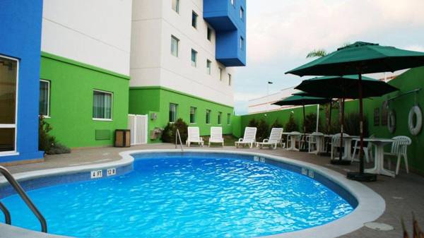 Holiday Inn Express & Suites Toluca Zona Aeropuerto an IHG Hotel