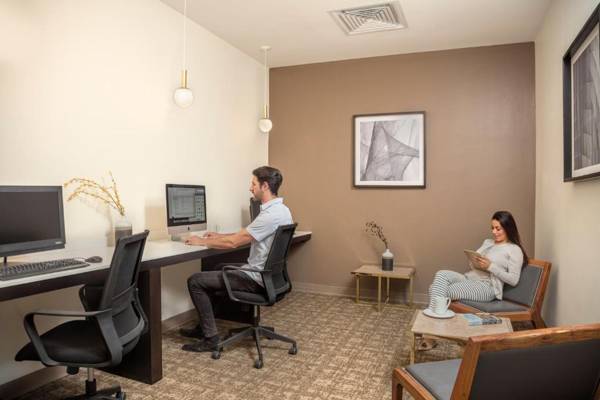 Workspace - Staybridge Suites Silao an IHG Hotel
