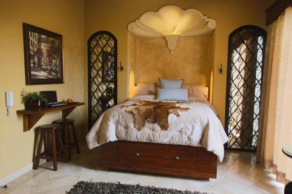 1 Panoramic views hottub firepit & outdoor kitchen