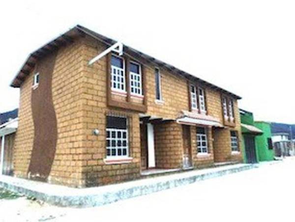 Comfy Bedroom Town House Garden & Market Area