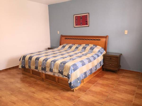 Room in House - Awesome King Room In City Center