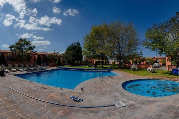 Hermosa Suite Alberca Áreas Verdes Blvd Bernardo Quintana 17D