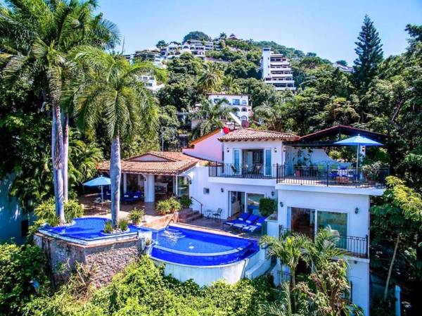 Villa in Conchas Chinas Sleeps 10 with Pool and Air Con