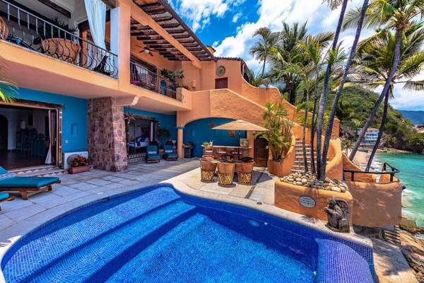 Coto San Xoaquin Villa Sleeps 6 with Pool and Air Con