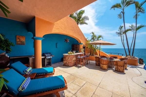 Coto San Xoaquin Villa Sleeps 6 with Pool and Air Con