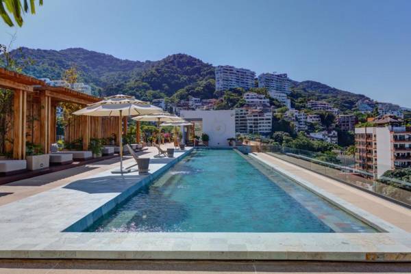 SailView 801 Romantic Zone Rooftop Pool Ocean Views