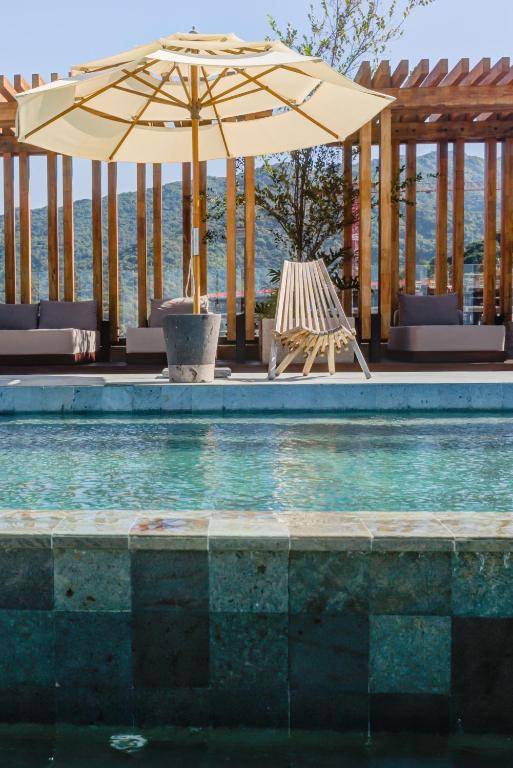 SailView 801 Romantic Zone Rooftop Pool Ocean Views