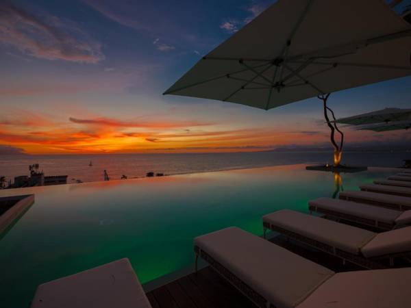 Pier57-505 Pier 57 Exclusive Corner Unit Stunning Ocean Vi