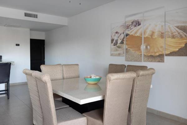 Tranquil Ground Floor Condo With Pool Access