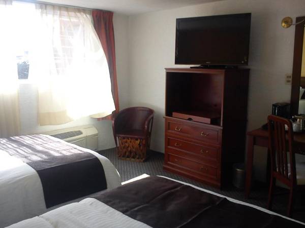 Howard Johnson by Wyndham Morelia Calle Real