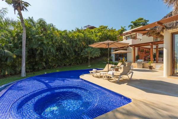 The ocean is my home! Large house by the beach with private pool & jacuzzi