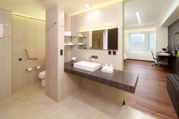 Holiday Inn Express Mexico Aeropuerto an IHG Hotel