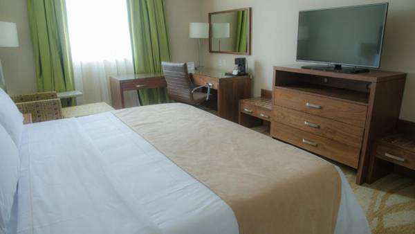 Holiday Inn Express and Suites Celaya an IHG Hotel