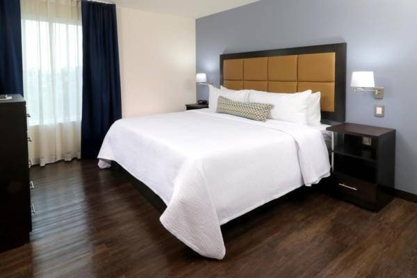 Candlewood Suites - Celaya an IHG Hotel