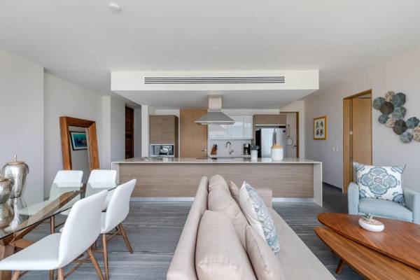 Exclusive apartment- Rooftop pool -near the beach