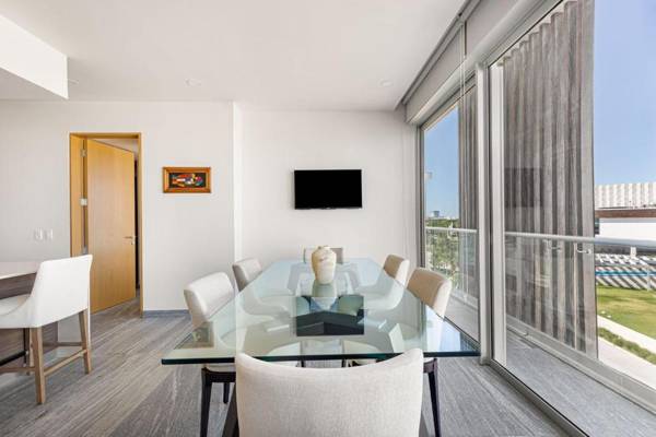 RIVA 407 Rooftop pool ocean view -close to beach!