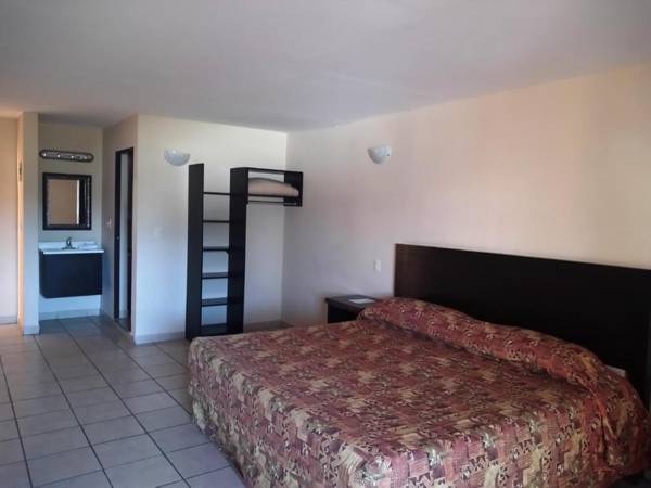 Los Jitos Hotel & Suites