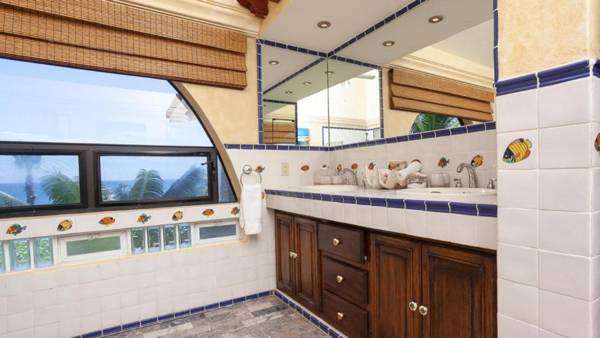 Casa Corazon the Heart House Spacious Modern Spanish Home with Beautiful Views Sleeps 16