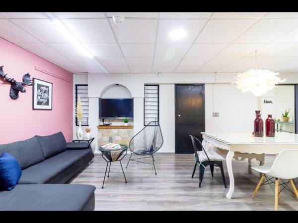 Super Cool Home Llena De Detalles