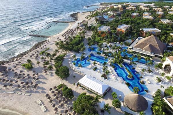 Tao condo in Tulum Country Club-Bahia Principe screened corner balcony beach and golf club access