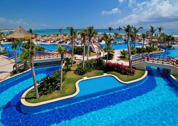 Tao condo in Tulum Country Club-Bahia Principe screened corner balcony beach and golf club access