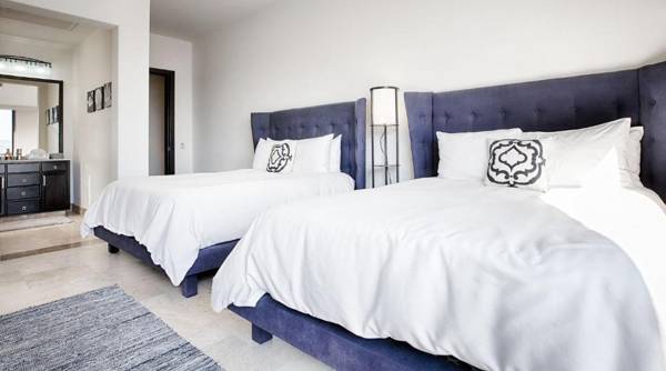 Contemporary Villa with Butler BIG Marina & Ocean Views Walking Distance to Downtown