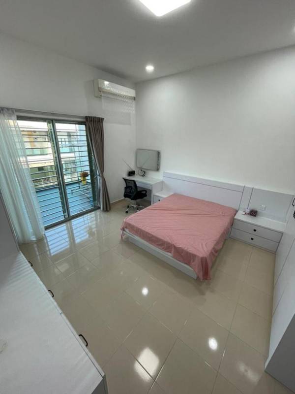 Workspace - Entire 4 BDR White cottage homestay Yong Peng