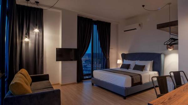 Cube 8teens Boutique Suite by Nest Home