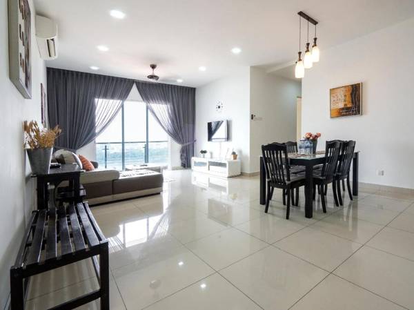 HighFloor & 2-Parking Spacious Home @ Skysuites