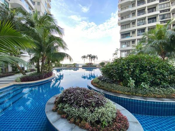 Astonishing "270" Unblock Sea view Danga Bay