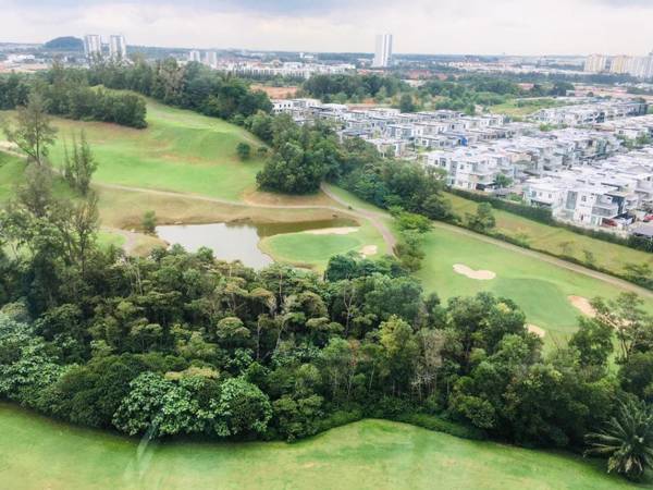 8pax Mount austin  3bedroom apartment A