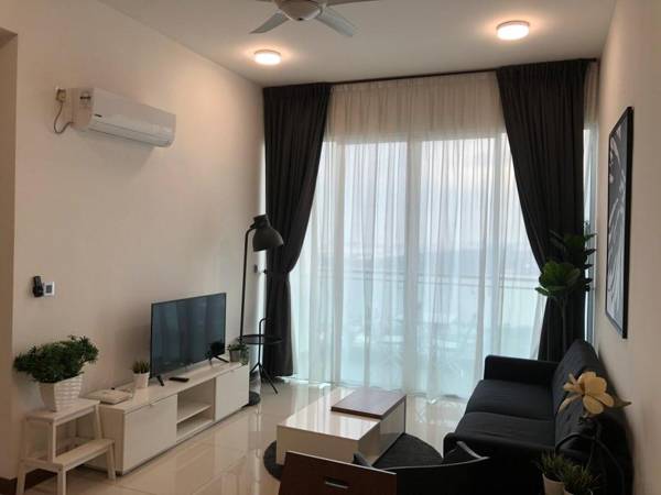 Paragon Suite Seaview Room by HomestayJB.com