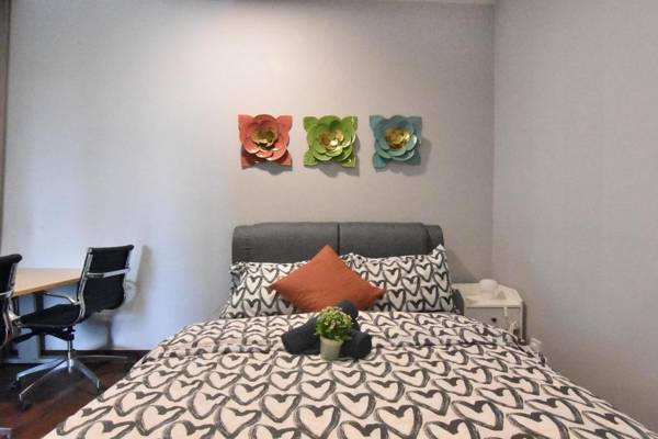 Workspace - Lux 3BR Suite Puteri Harbour Near Legoland & Hello Kitty with Water Views