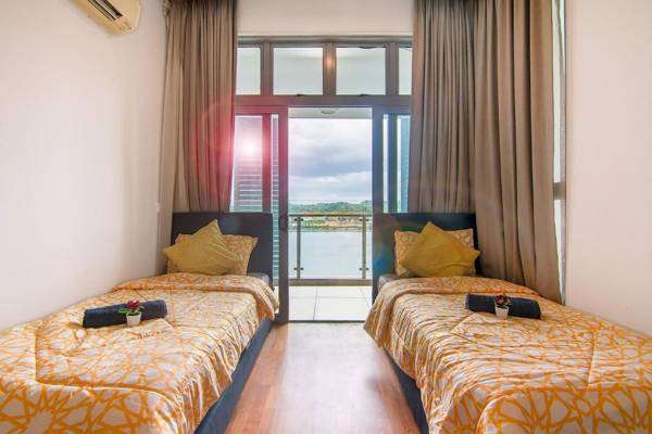 Lux 3BR Suite Puteri Harbour Near Legoland & Hello Kitty with Water Views