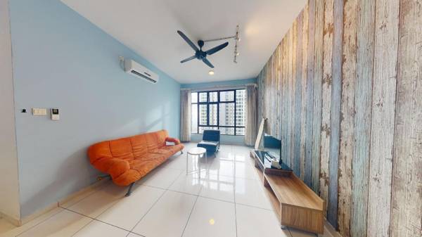 Lovely blue 3 Bedrooms w wifi @ Jb Central 