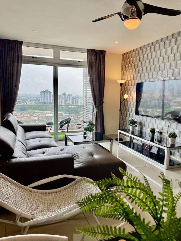 KSL City Mall 6-9pax NetflixSmart Tv65inch(K25)